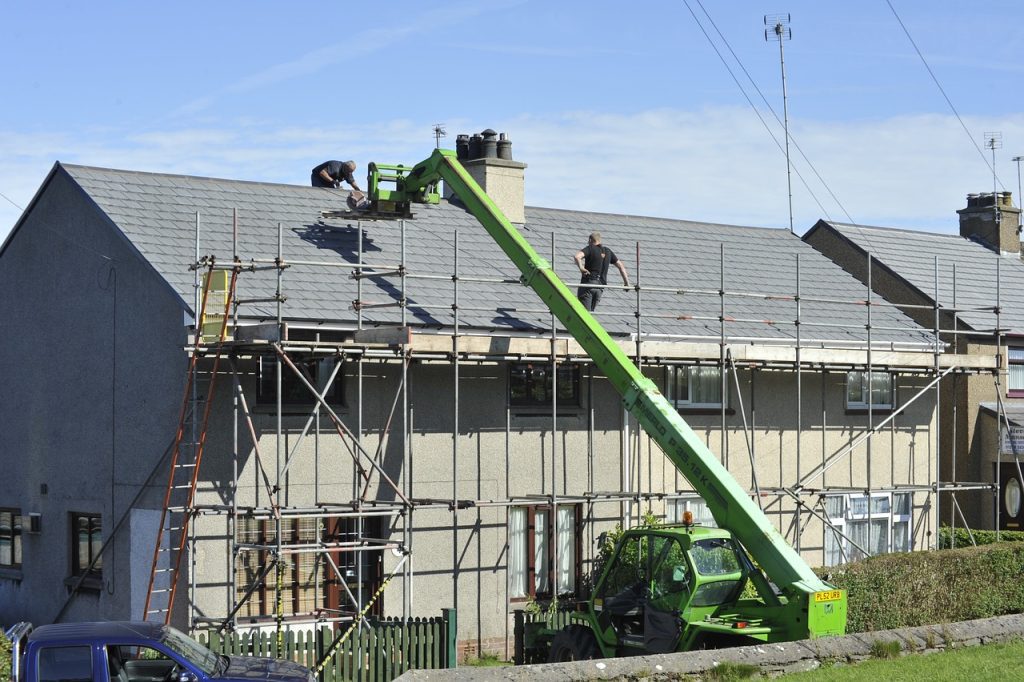 5 Benefits of Choosing Shingle Roofs for Commercial Buildings