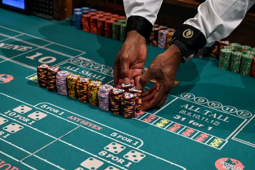 Analyzing the Impact of Complimentary Drink Service on Player Speed and Decision-Making